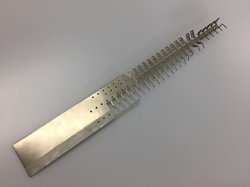 端子（左） 汽車(chē)沖壓模具